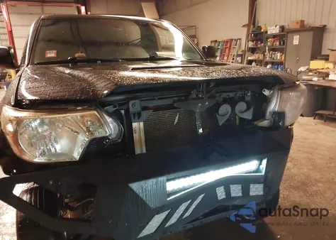 2014 Toyota Tacoma Base V6 из США, поврежденный, VIN 3TMLU4EN3EM139587